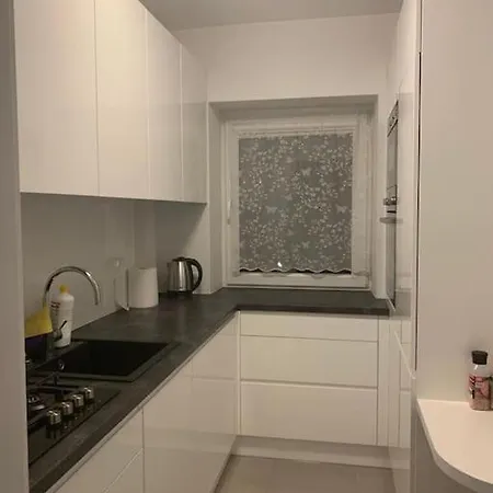 Cozy Private Near Metro Ratusz *