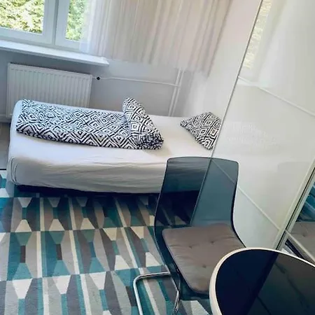 Cozy Private Near Metro Ratusz Apartment